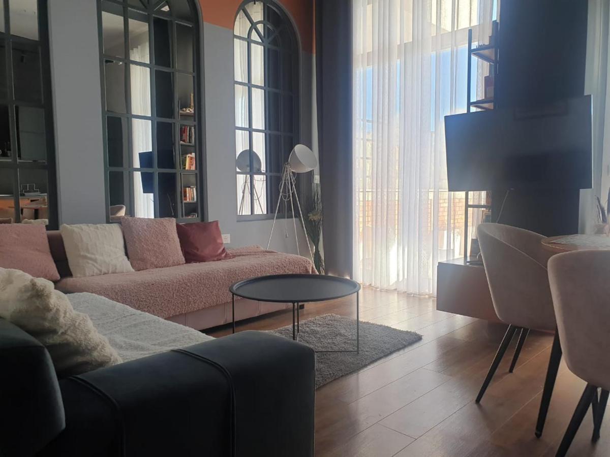 Stylish Two Bedroom House With Private Pool Tiranë Ngoại thất bức ảnh