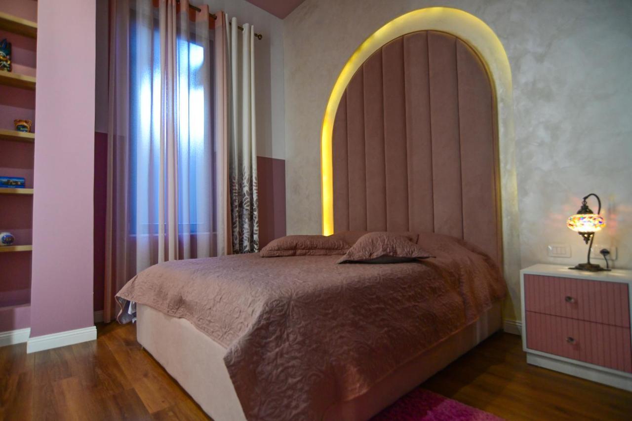 Stylish Two Bedroom House With Private Pool Tiranë Ngoại thất bức ảnh