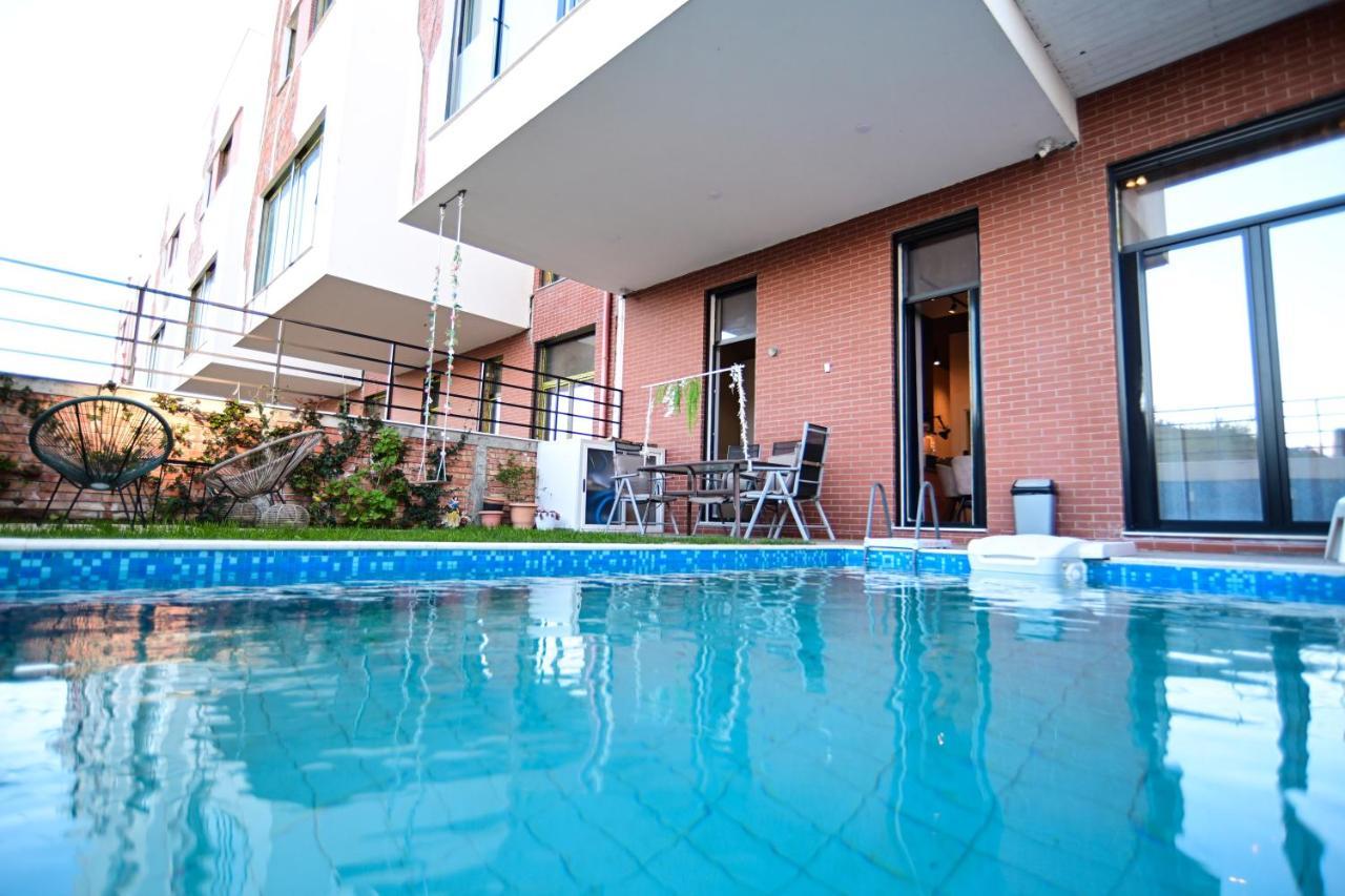 Stylish Two Bedroom House With Private Pool Tiranë Ngoại thất bức ảnh
