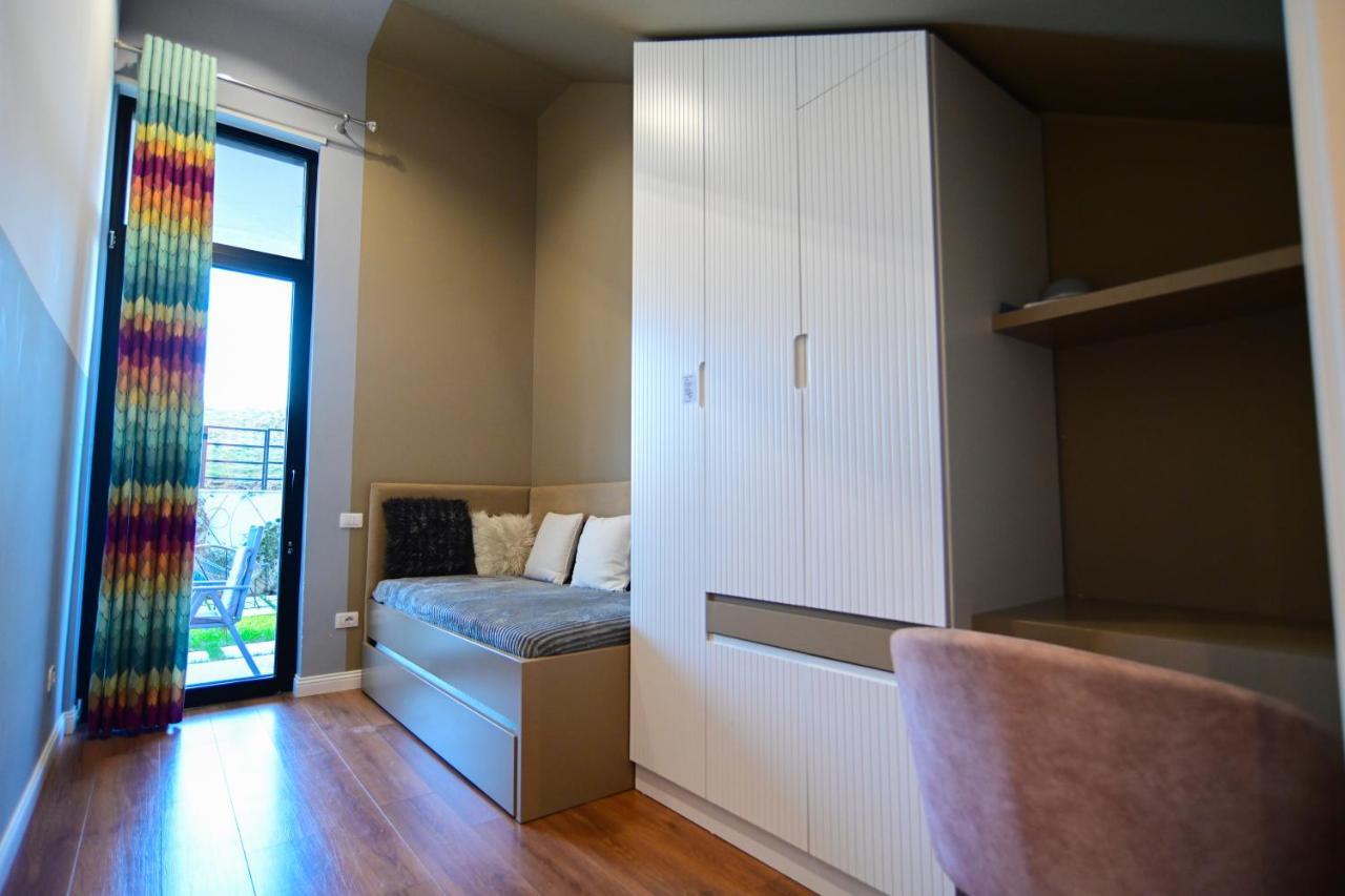 Stylish Two Bedroom House With Private Pool Tiranë Ngoại thất bức ảnh