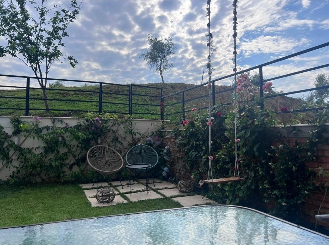 Stylish Two Bedroom House With Private Pool Tiranë Ngoại thất bức ảnh