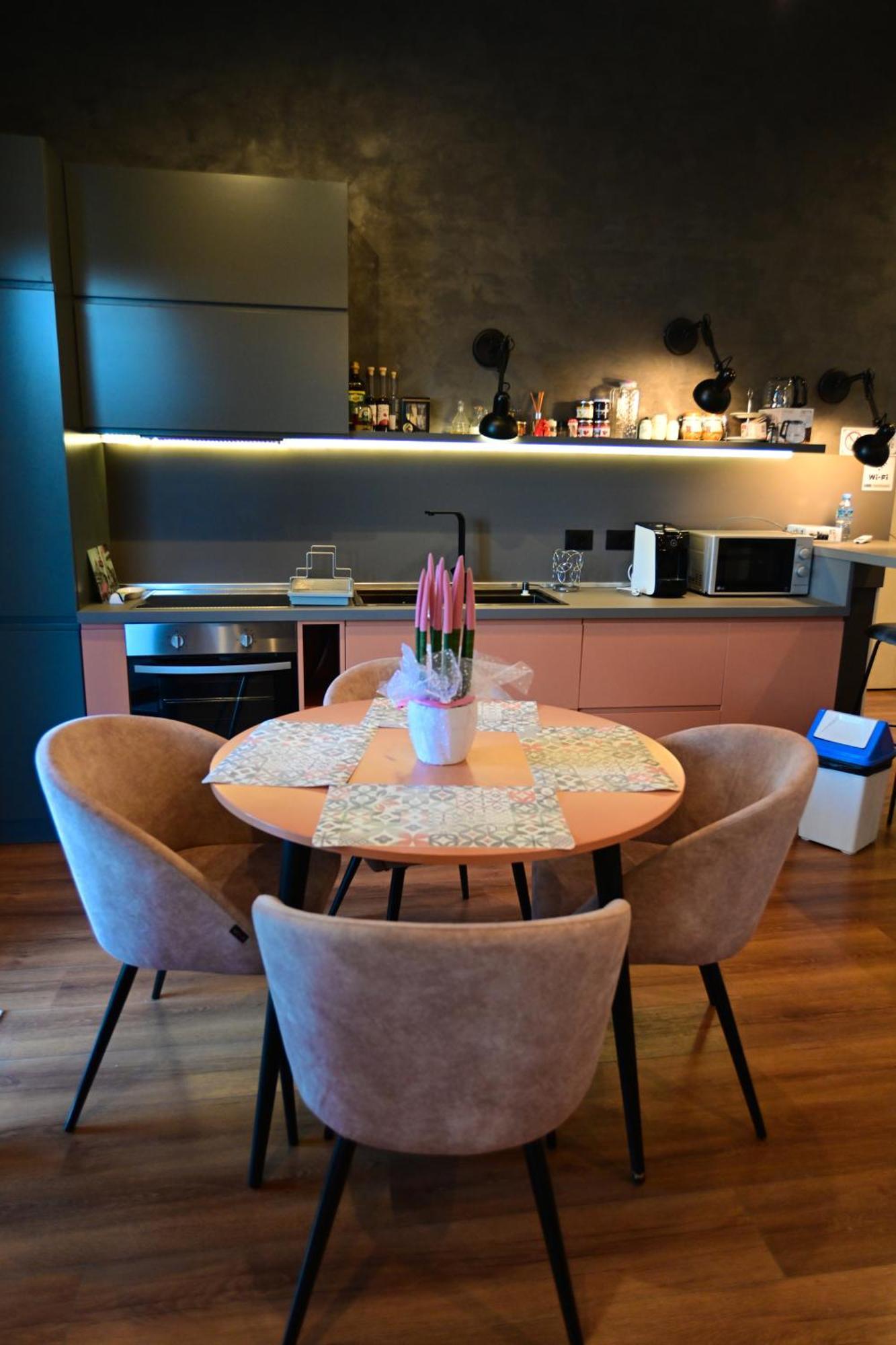 Stylish Two Bedroom House With Private Pool Tiranë Phòng bức ảnh