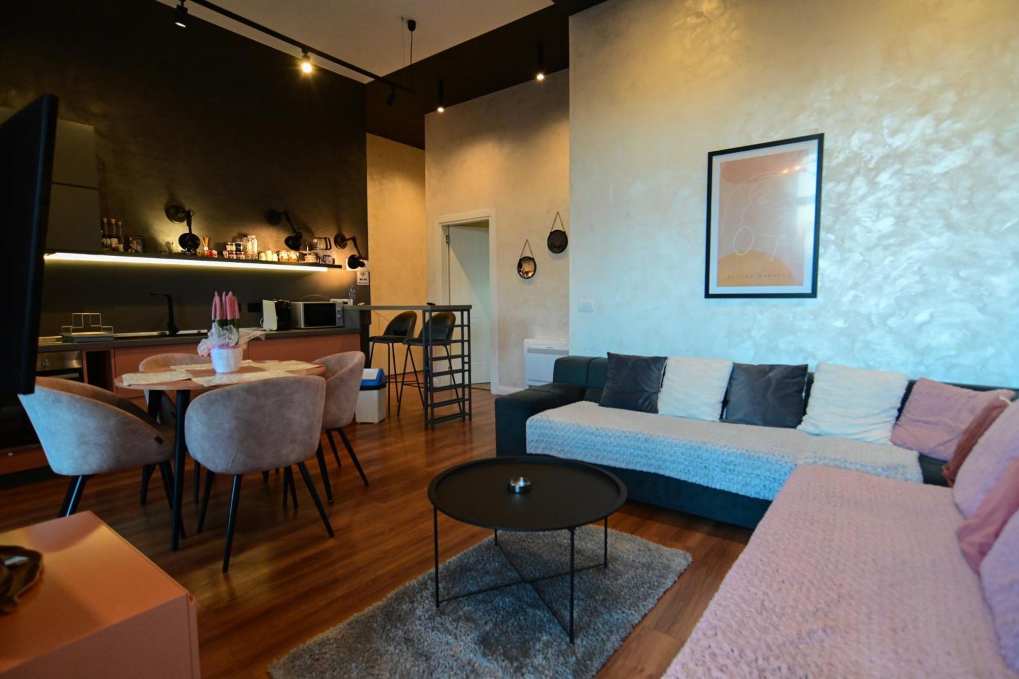 Stylish Two Bedroom House With Private Pool Tiranë Phòng bức ảnh